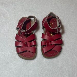 Sun San Saltwater Red Cross cross sandals size 6